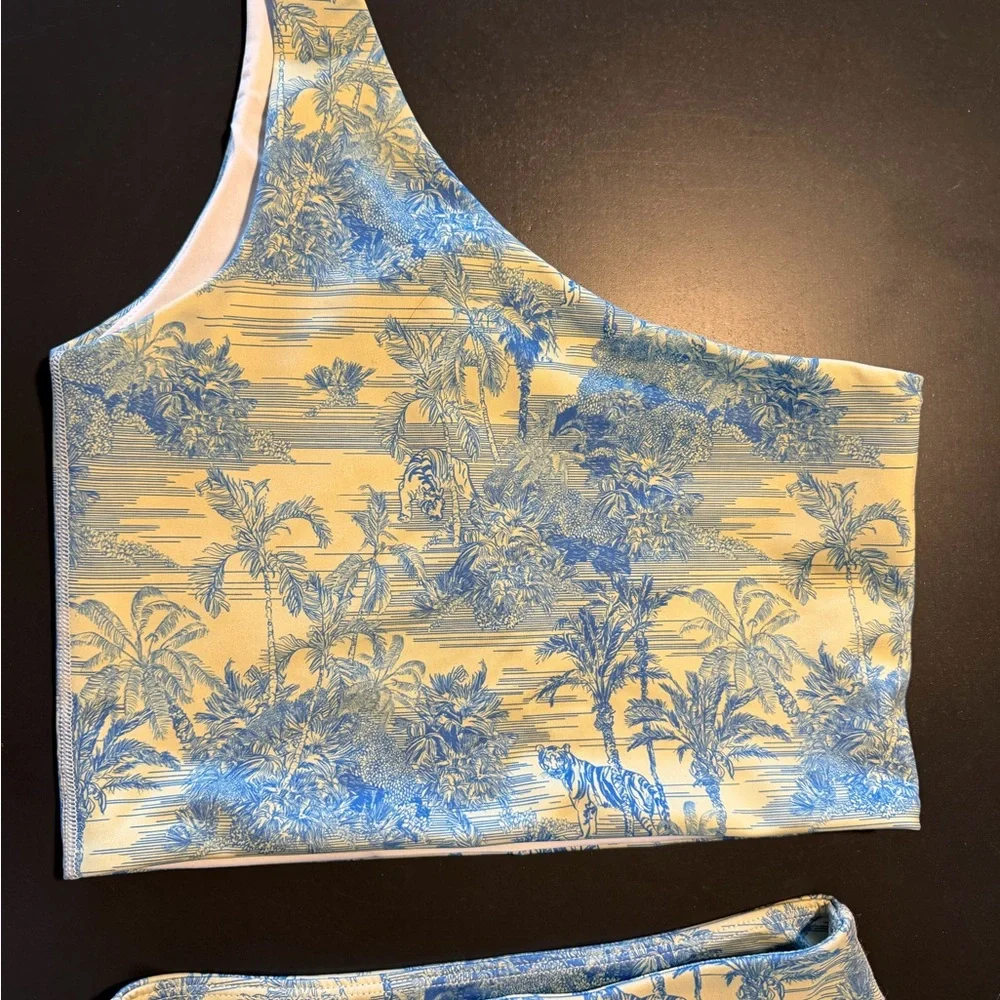 Noli Yoga Set - Size Small - Blue Palm Print - Asymmetrical Top and Leggings - Picture 2 of 7